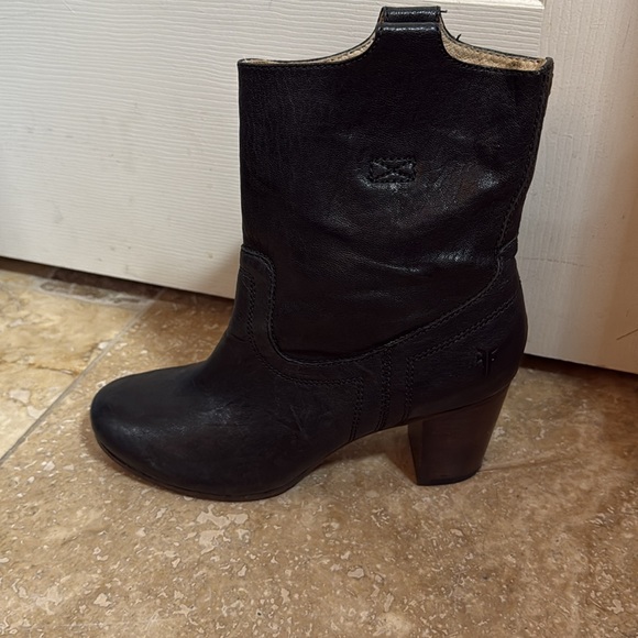 Frye black leather boots size 8 very gently used - Picture 1 of 16
